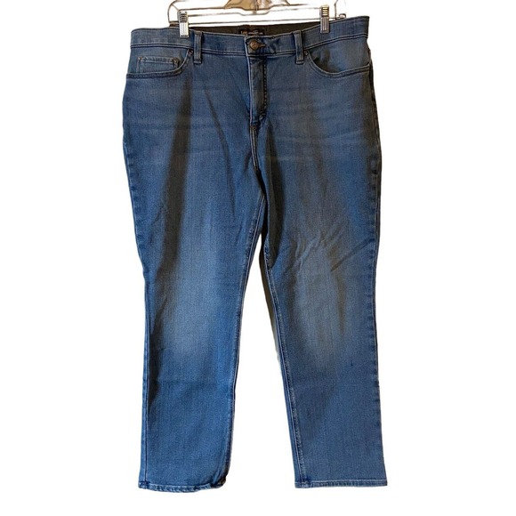 Lee Women Slim Fit Mid Rise Straight Leg Jeans Size 18 Short Light Wash Stretch - Picture 3 of 12